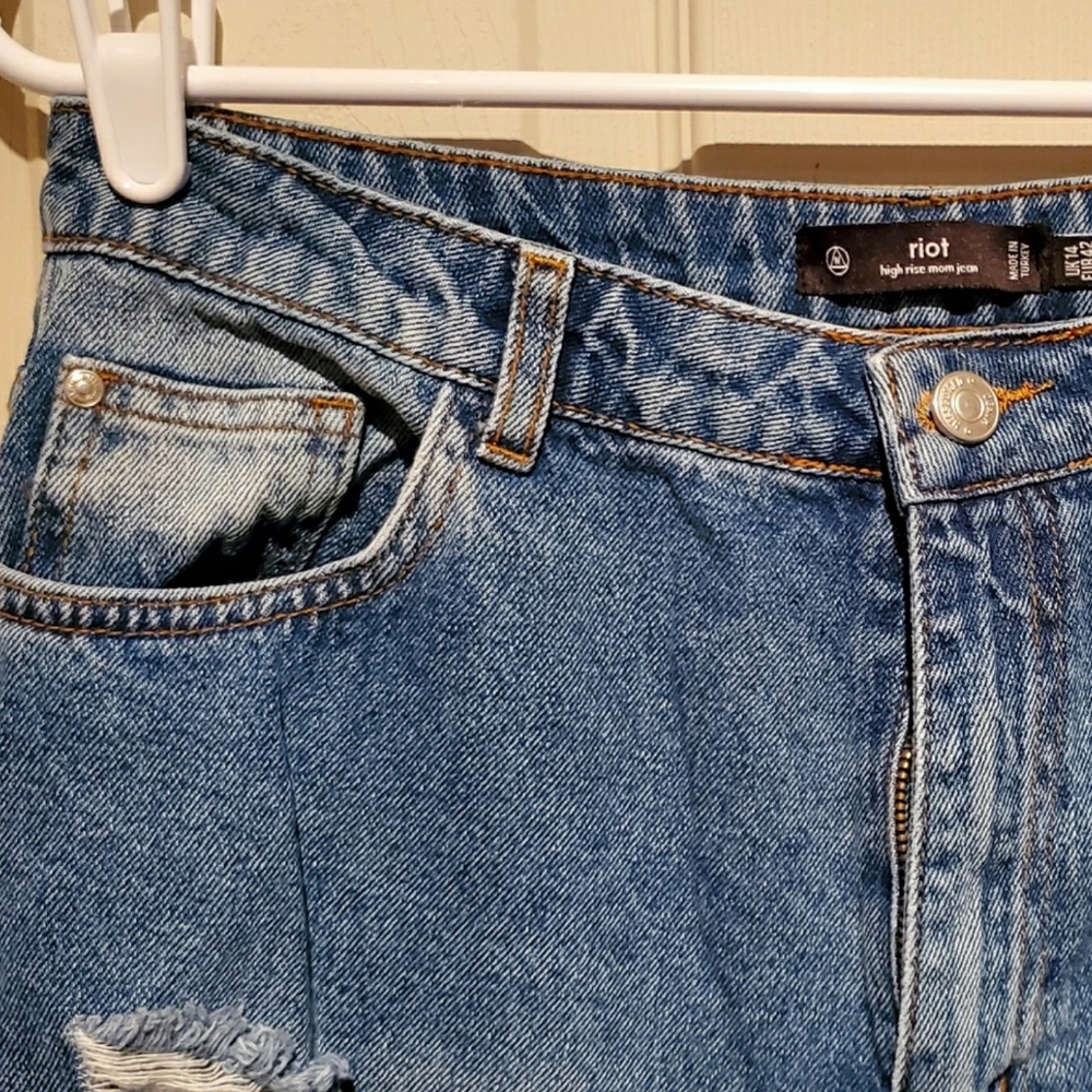 💙 HOST PICK 💙 Riot Society High Rise Ripped Mom Jeans Size 10 - Picture 6 of 8